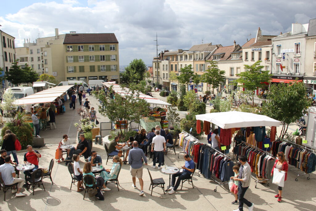 Mise en avant de la chaleur des marchés provençaux et de leurs attractivités.