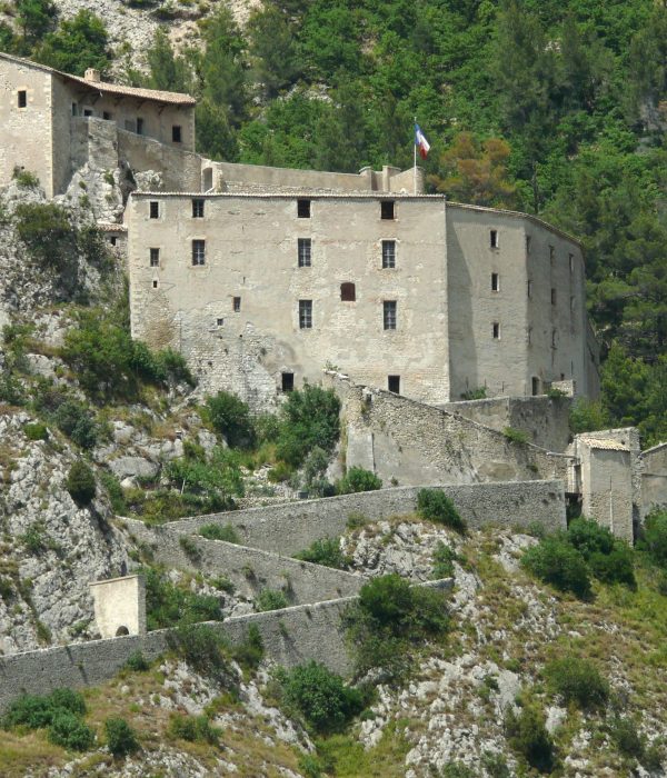 Entrevaux - Citadelle - Visit Provence France