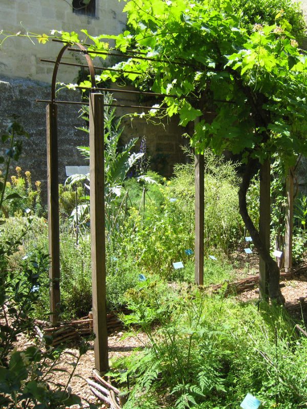 jardin médiéval Uzes - Visit Provence France